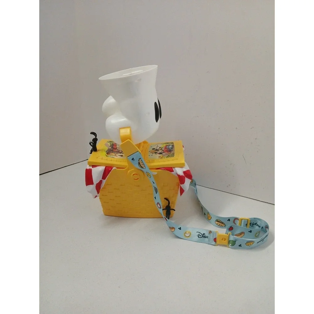 DISNEY TOON TOWN PICNIC BASKET WITH MICKEY GLOVE HANDLE